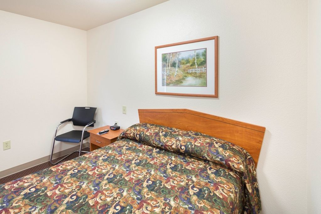 Woodspring Suites Holland - Grand Rapids Room photo