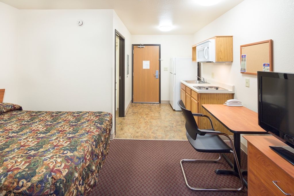 Woodspring Suites Holland - Grand Rapids Room photo